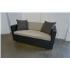 Image 2 : BRAND NEW PREMIUM OUTDOOR WICKER RATTAN LOVE SEAT W/ 2 ACCENT PILLOWS - RETAIL $649 POWDER COATED AL