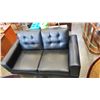 Image 2 : BLACK LEATHER LOVESEAT
