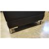Image 3 : BLACK LEATHER LOVESEAT