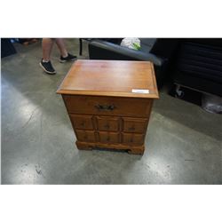 MAPLE 3 DRAWER NIGHTSTAND