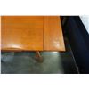 Image 3 : VILAS MAPLE DRAWLEAF DINING TABLE WITH 2 CHAIRS
