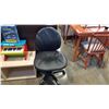 Image 2 : BLACK ROLLING GAS LIFT OFFICE CHAIR