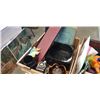 Image 3 : 2 Boxes of novels and collectibles