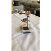 Image 2 : FRANKLIN MINT SWEET SYMPHONY PORCELAIN AND BRASS BIRD FIGURE