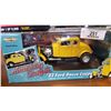 Image 4 : 3 DIES CAST CARS AMERICAN GRAFFITI COUPE, AMERICAN MUSCLE SUPER BEE AND GTO