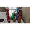 Image 1 : 6 DECORATIVE VASES