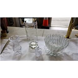 ANTIQUE ETCHED GLASS VASE, CRYSTAL VASE AND DECORATIVE 4 PIECE GLASS BOWL SET