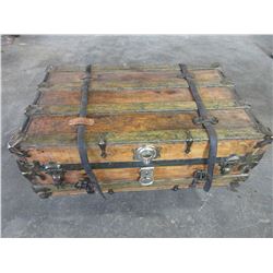 Flattop Ribbed Trunk- 32"W X 12.5"H X 20"D