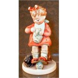 HUMMEL Mothers HELPER #133, Knitting Girl + Cat#1122775