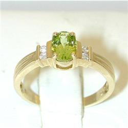 5007 14K Gold Ring w/ Peridot/ Diamonds