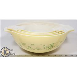 VINTAGE 4 PC MATCHING PYREX