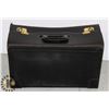 Image 1 : VINTAGE TRAVELING SALESMAN SUITCASE