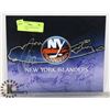 Image 1 : NEW YORK ISLANDERS SIGNED LOGO PICTURE