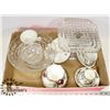 Image 1 : FLAT OF ASSORTED CHINA AND SERVING DISHES