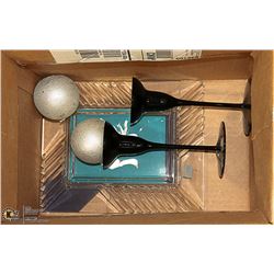 MIKASA 4X6 FRAME (HEAVY GLASS) AND CANDLE HOLDERS