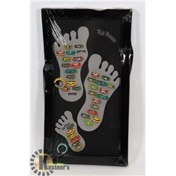 RETAIL DISPLAY OF TOE RINGS