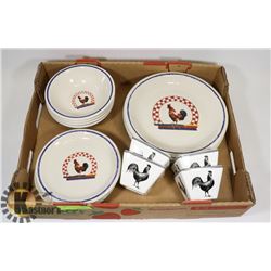 SERVICE FOR 4 ROOSTER THEME DISH SET