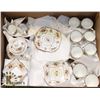 Image 1 : ROYAL ALBERT PETIT POINT BONE CHINA SET 47 PIECES