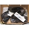 Image 1 : BOX OF WINTER OVERSHOES WITH EXTRA GRIP