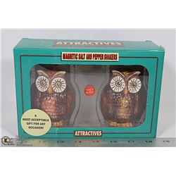 NEW PAIR OF MAGNETIC KISSING OWL SALT & PEPPER