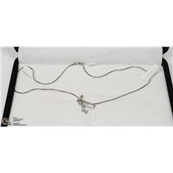 SILVER TONED NECKLACE WITH RHINESTONE INLAYED
