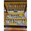 Image 1 : ONIEDA SILVERSMITH FLATWARE SET IN BOX