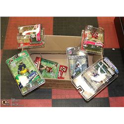 LOT OF 6 FOOTBALL ACTION FIGURES IN PACKAGE