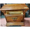 Image 2 : 2 DRAWER WOOD NIGHTSTAND 26 X 23 X 15