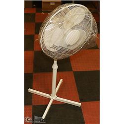 FLOOR FAN