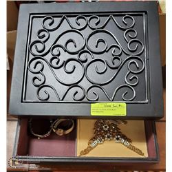 ESTATE 3-LEVEL STACKED DECORATIVE