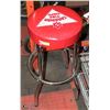 Image 1 : CANADIAN TIRE STOOL