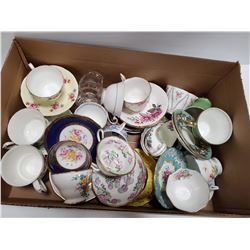 ESTATE BOX OF ASSORTED TEACUPS AND SAUCER