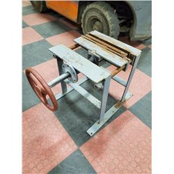 METAL PRESS VISE
