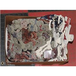 BOX WITH 4 FABRIC HANDBAGS WITH DESIGNS