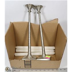 2 CANDLESTICKS WITH 4 CANDLES