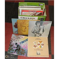 BOX OF LP RECORDS INCLUDING : BEATLES 1962-66,