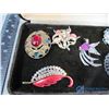Image 2 : Vintage Brooches