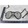 Image 2 : (2) Vintage Goggles