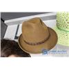 Image 7 : (4) Vintage Hats & (2) Hat Boxes