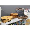 Image 1 : **(3) Vintage Suitcases