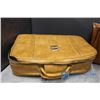 Image 2 : **(3) Vintage Suitcases