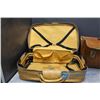 Image 3 : **(3) Vintage Suitcases