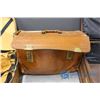 Image 4 : **(3) Vintage Suitcases