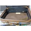 Image 8 : **(3) Vintage Suitcases