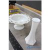 Image 4 : Two White Milk Glass Items