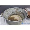 Image 6 : Galvanized Tub w/Scrubber & Scoop