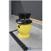 Image 2 : Ceramic Mr. Peanut Cookie Jar