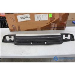 **Unused Yukon Lower Grille