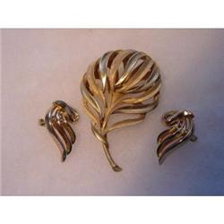 Trifari Gold Demi-Parure brooch earrings #1153256