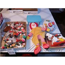 TOY LOT WITH CHRISTMAS MINIATURES AND DECORATIONS